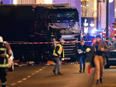 Арестуваха четирима души за нападението в Берлин