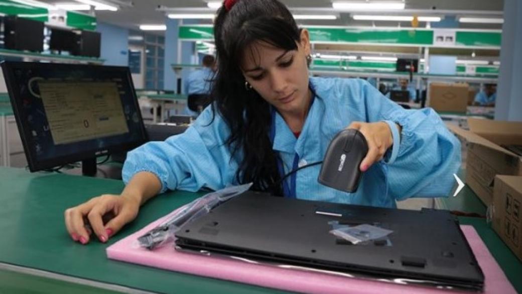 Новата Куба: завод за лаптопи и таблети