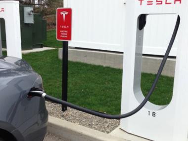 Tesla увеличава мощността на зарядните станции