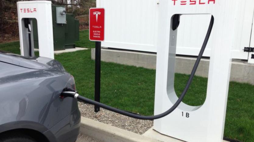 Tesla увеличава мощността на зарядните станции