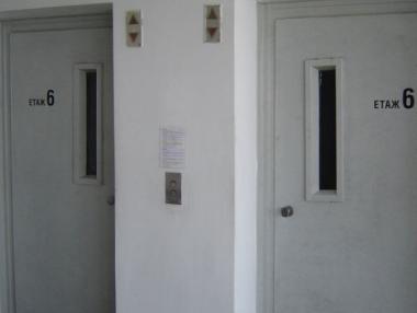 Първият работен ден на 2017 г. е последен за асансьорите без телефон