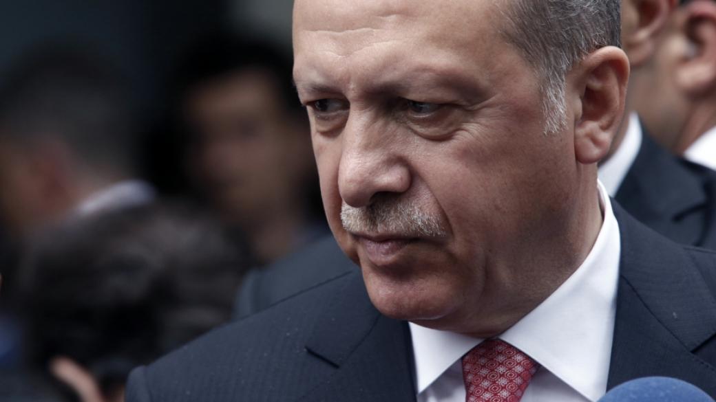 Турската лира пропада въпреки призивите на Ердоган