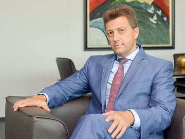 Петър Андронов ще управлява и ОББ