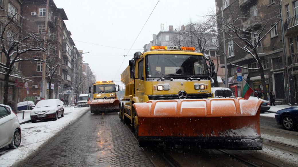 Над 3000 снегорини ще чистят пътищата в страната