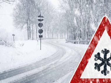 Тежка пътна обстановка, затвориха пътя Карнобат-Бургас