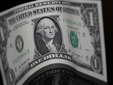 Доларът се отдалечи от рекордите