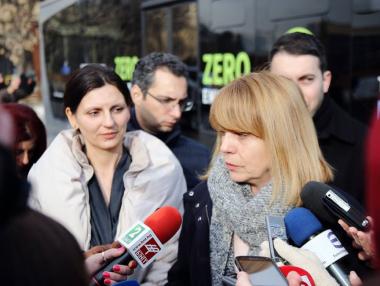 Фандъкова: Ще чистим кварталните улици, когато спре да вали