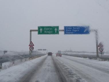 Пътната обстановка в Североизточна България остава тежка