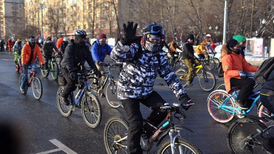 Стотици велосипедисти караха колело на -30 градуса в Москва