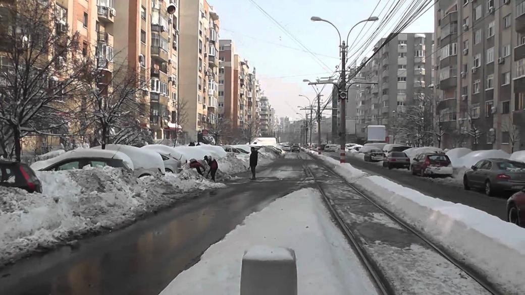 Затворници ще почистват снега в Букурещ