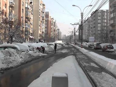 Затворници ще почистват снега в Букурещ