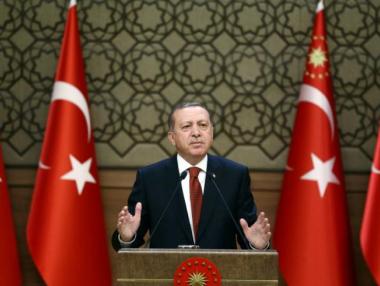 Турските депутати гласуваха за по-големи правомощия на президента