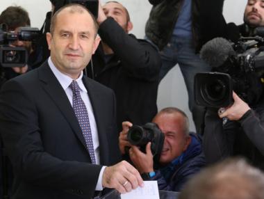 Радев бързо ще разпусне парламента и ще насрочи нови избори