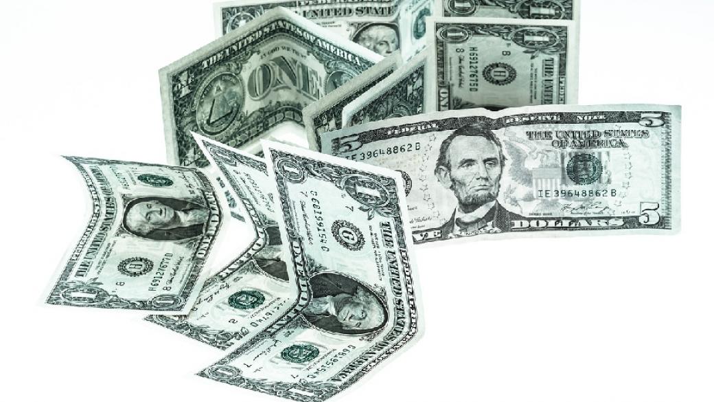 Доларът възстанови част от загубите след коментарите на Фед