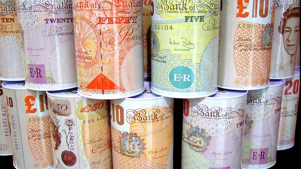 Британският паунд най-евтин от октомври насам
