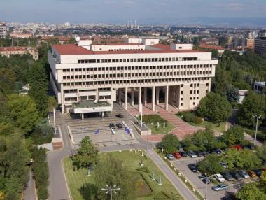 Прокуратурата разследва служители на външно министерство заради билети