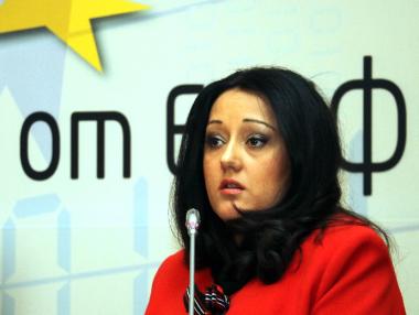 Павлова: Нормално е да има дупки по пътищата след такава зима