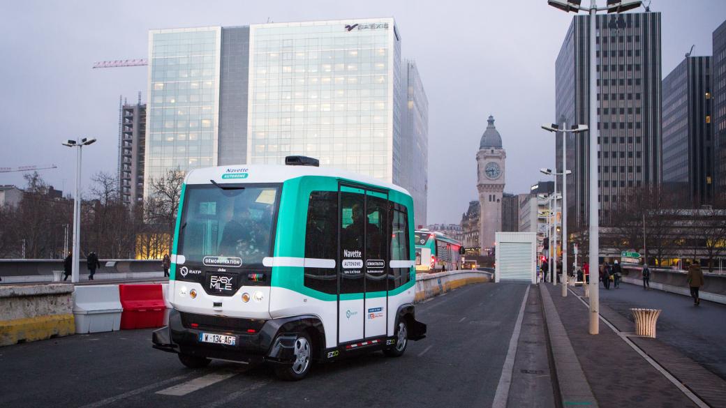 Два автономни автобуса тръгнаха по улиците на Париж