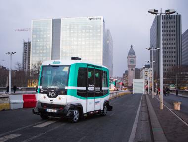 Два автономни автобуса тръгнаха по улиците на Париж