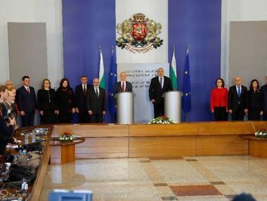 Служебното правителство спешно назначава зам.-министри