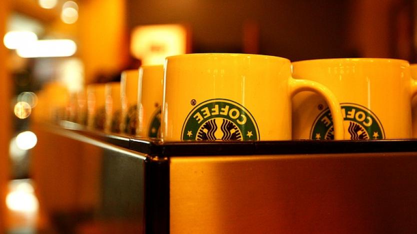 Starbucks ще даде работа на 10 000 бежанци