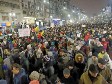 Румънците организират най-големите протести от падането на комунизма