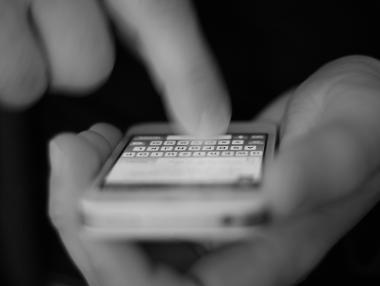 Защо е по-добре да пишем sms с латински букви, а не на кирилица