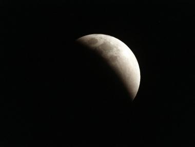 Земята ще затъмни Луната в петък срещу събота