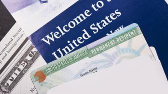 САЩ реже наполовина приема със Зелена карта