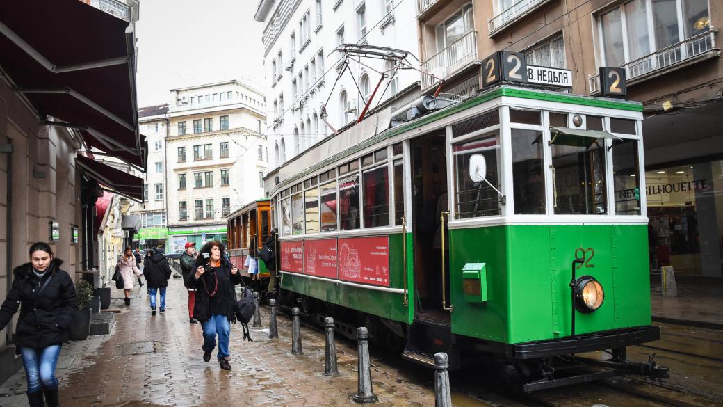 Безплатен ретро трамвай тръгна по улиците на София за дните на Виена