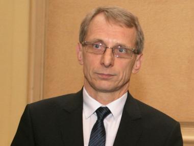 Служебният образователен министър призна за опасност от спиране на европари