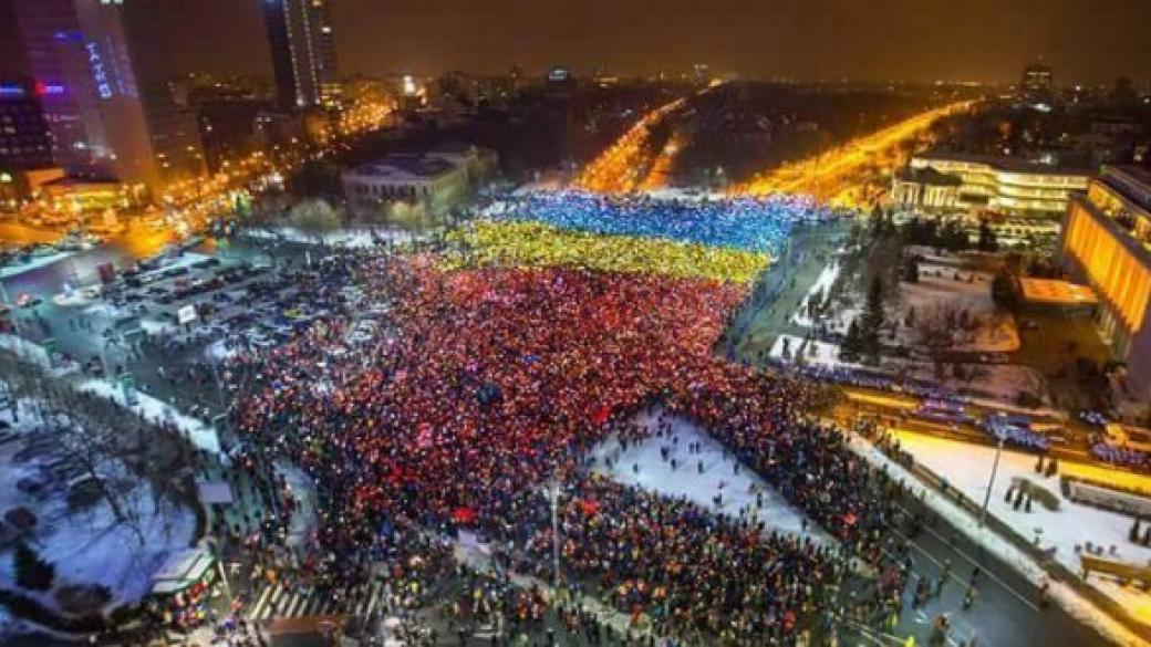 Ден 13: 50 000 румънци направиха огромно знаме от светлини