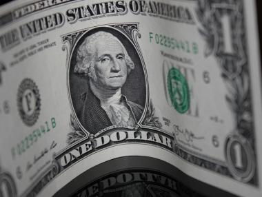 Спад на долара след оставката в кабинета на Тръмп