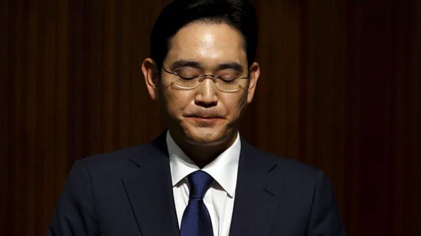 Директорът на Samsung е арестуван с обвинение за корупция
