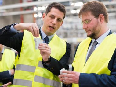 Френската „Шнайдер Електрик“ създава академия за специалисти в България