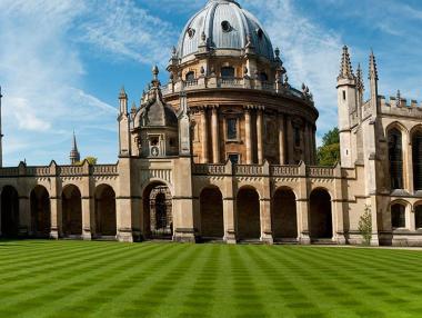 Университетът Oxford отваря първи филиал в 700-годишната си история