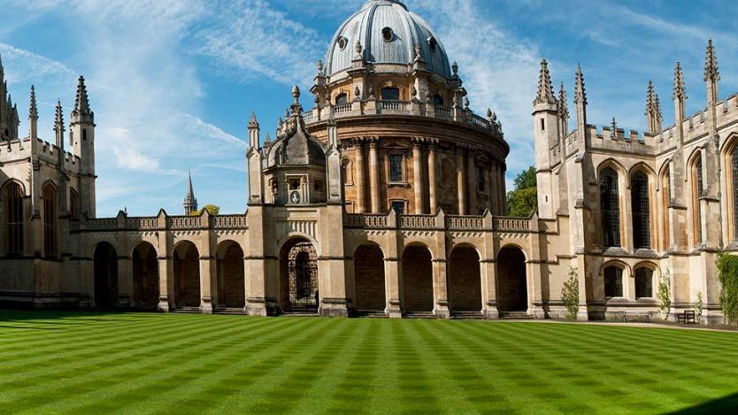 Университетът Oxford отваря първи филиал в 700-годишната си история