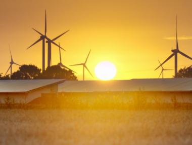 Най-големият износител на петрол насочва внимание към слънцето и вятъра