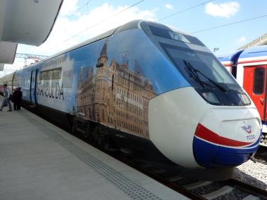 Първият бърз влак от Истанбул пристигна в София