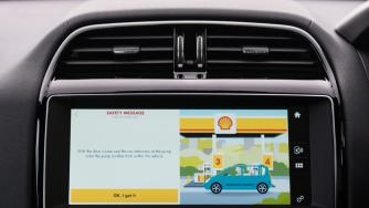 Jaguar и Shell пускат първата в света система за плащане чрез автомобила