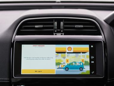 Jaguar и Shell пускат първата в света система за плащане чрез автомобила