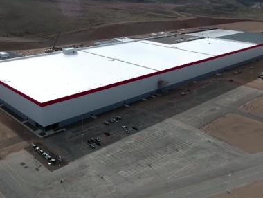 Tesla обмисля да изгради още три „Гигафабрики“