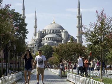 Отливът на туристи ще отнеме 1% от растежа на Турция