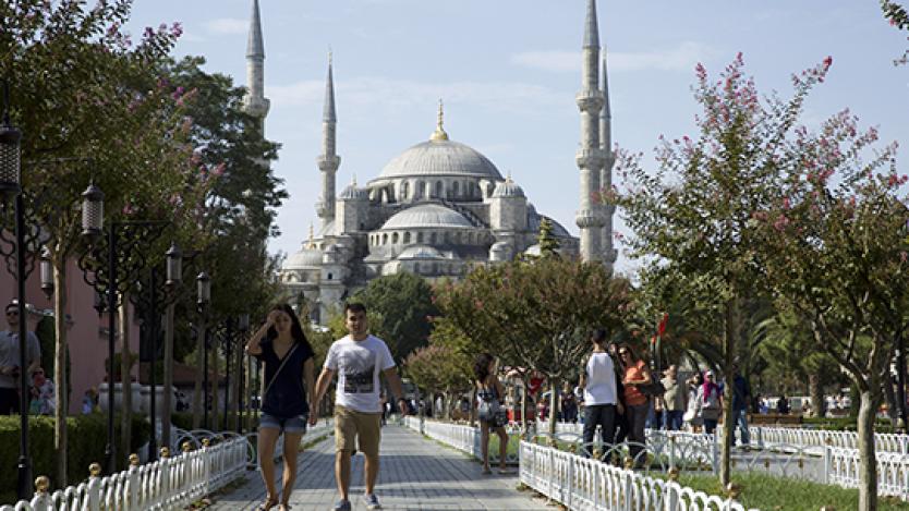Отливът на туристи ще отнеме 1% от растежа на Турция