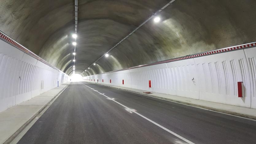 Трафикът през тунела на магистрала „Тракия“ ще бъде ограничен