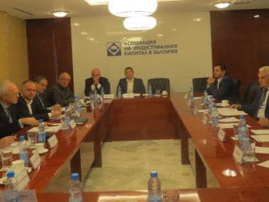 Бизнес и политици срещу делегираните бюджети в образованието