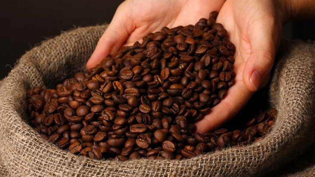 Бразилия за първи път в историята започва да внася кафе