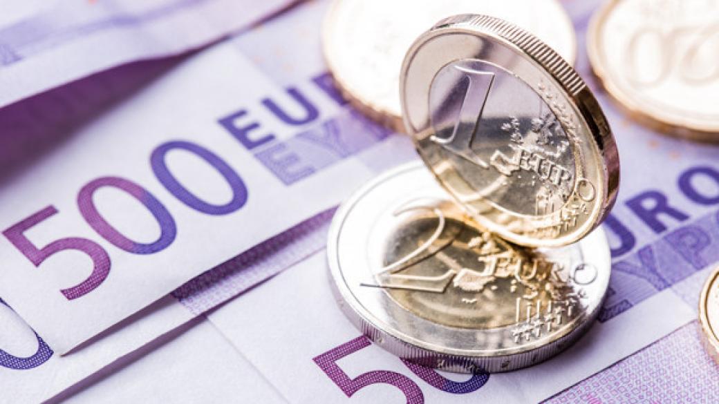 Анкета: България трябва да запази валутния борд и лева