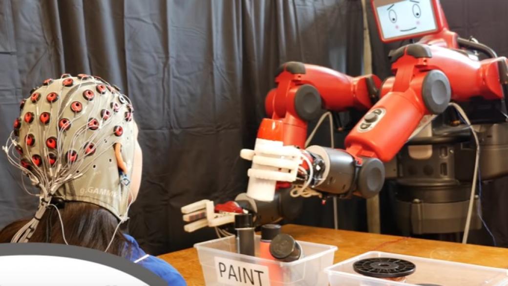 Учени управляват робот със силата на мисълта