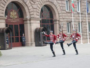 Министерство на отбраната търси 32 гвардейци